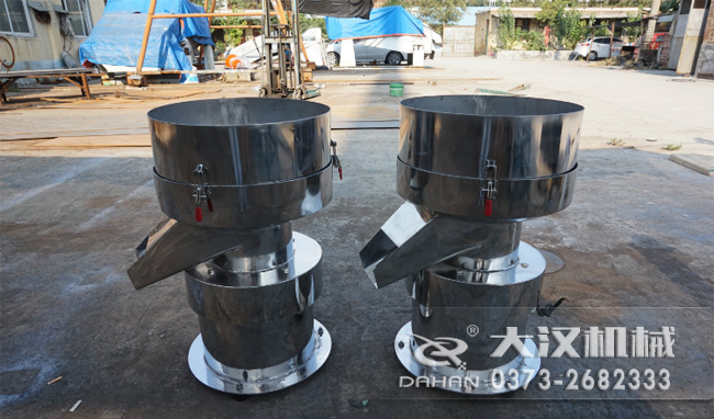 不銹鋼涂料振動篩是一種比較受用戶歡迎的產(chǎn)品之一，主要優(yōu)勢耐酸堿，不生銹，使用壽命長。