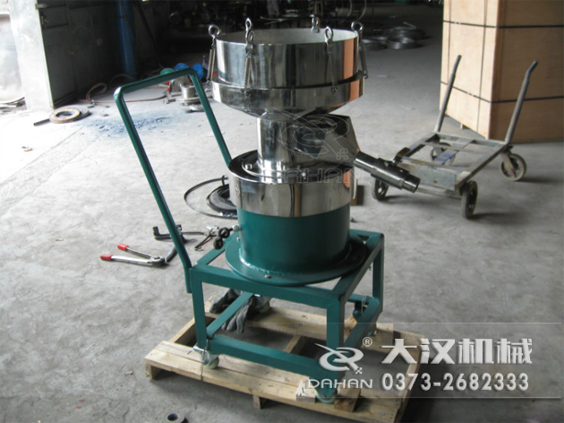 特殊制作的涂料振動篩-加裝小推車裝置，方便設(shè)備的移動。