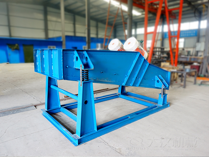 大型振動(dòng)篩主要是用來篩分煤礦，礦石一些大型的篩分場地中。